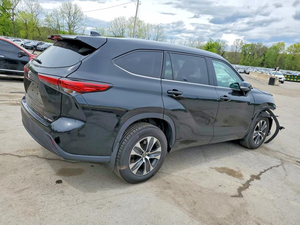 52450406 :رقم المزاد ، 5TDGZRBH3NS587424 vin ، 2022 Toyota Highlander مزاد بيع