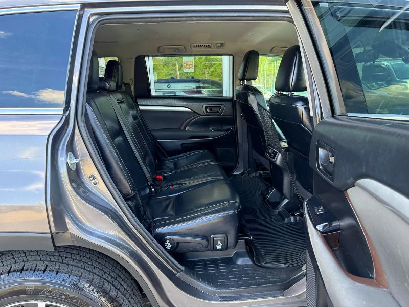 54733956 :رقم المزاد ، 5TDBZRFH6JS913523 vin ، 2018 Toyota Highlander مزاد بيع