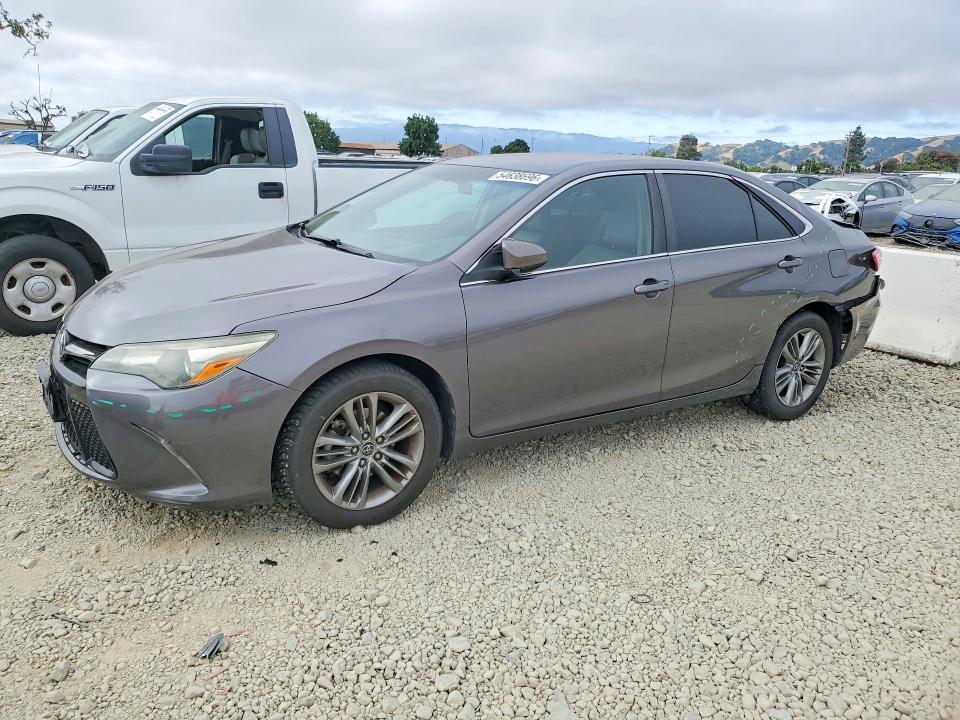54638696 :رقم المزاد ، 4T1BF1FK6FU925871 vin ، 2015 Toyota Camry مزاد بيع