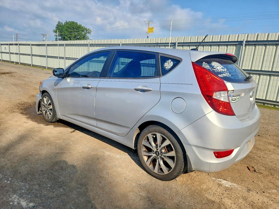 53798576 :رقم المزاد ، KMHCU5AE3FU217855 vin ، 2015 Hyundai Accent مزاد بيع