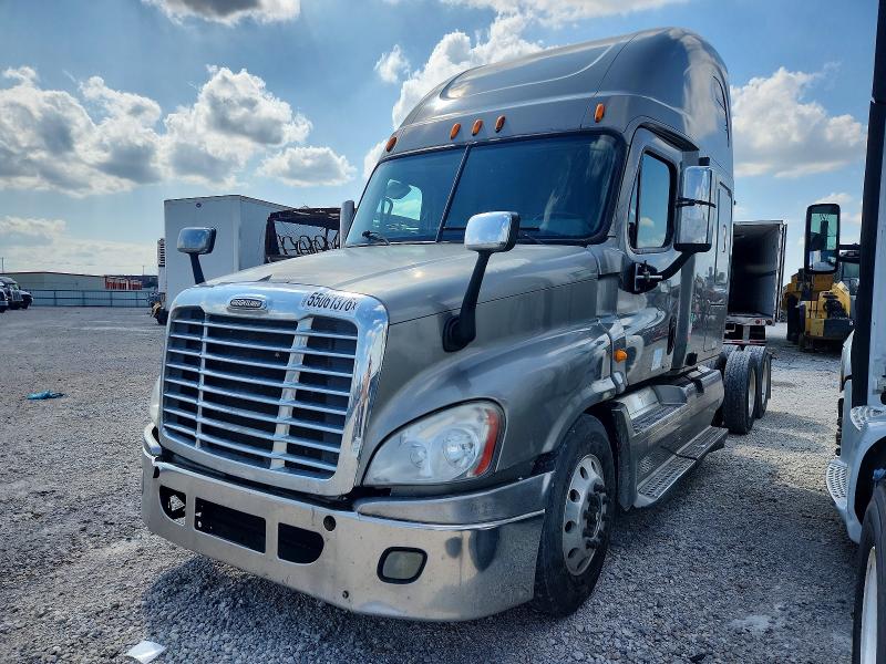 55061376 :رقم المزاد ، 1FUJGLDR49LAE6458 vin ، 2009 Freightliner Cascadia 125 مزاد بيع