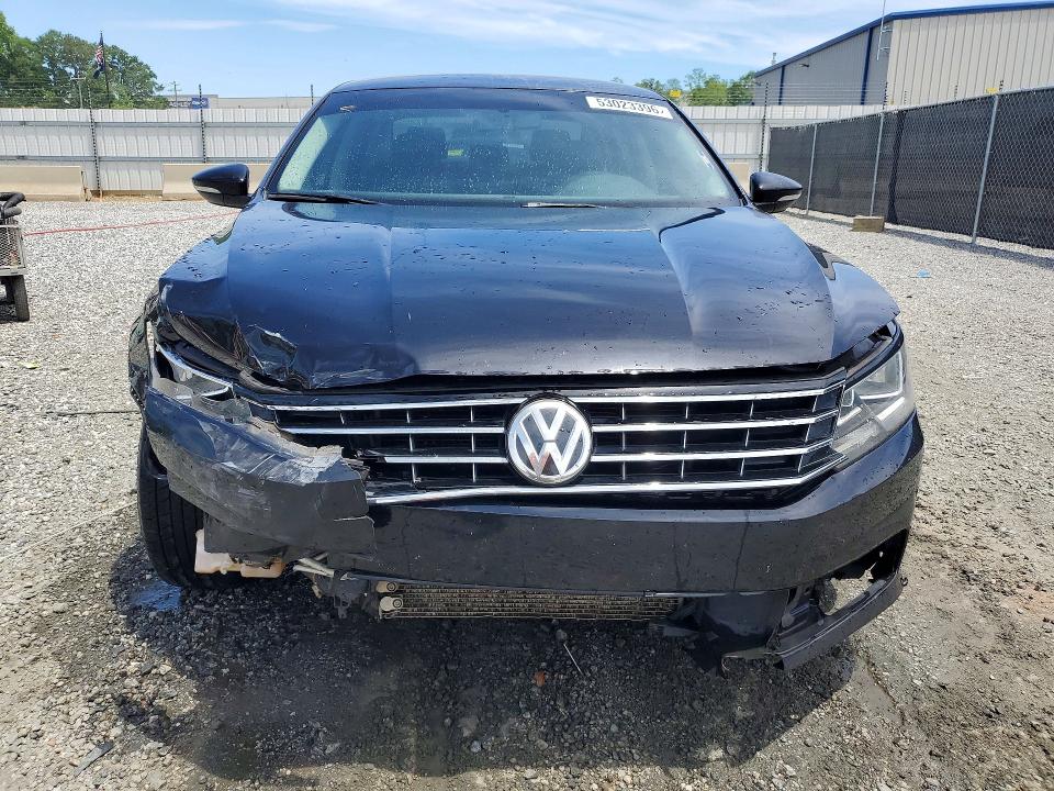 53023396 :رقم المزاد ، 1VWAT7A32HC027866 vin ، 2017 Volkswagen Passat مزاد بيع