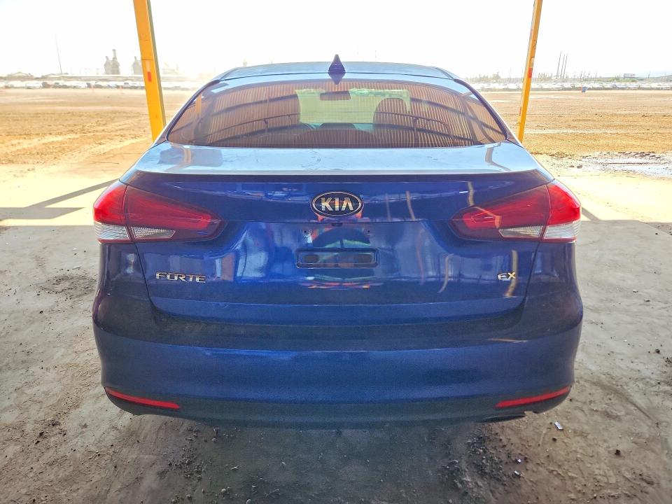 53555156 :رقم المزاد ، 3KPFL4A87HE107935 vin ، 2017 Kia Forte مزاد بيع