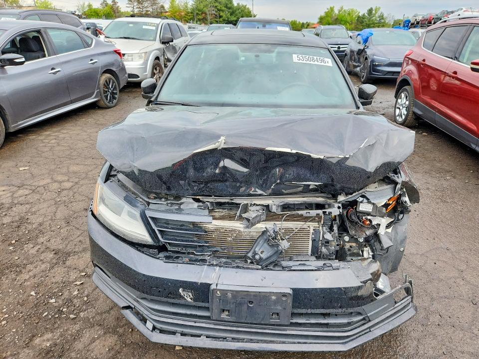 53508496 :رقم المزاد ، 3VWD17AJ9JM235779 vin ، 2018 Volkswagen Jetta مزاد بيع