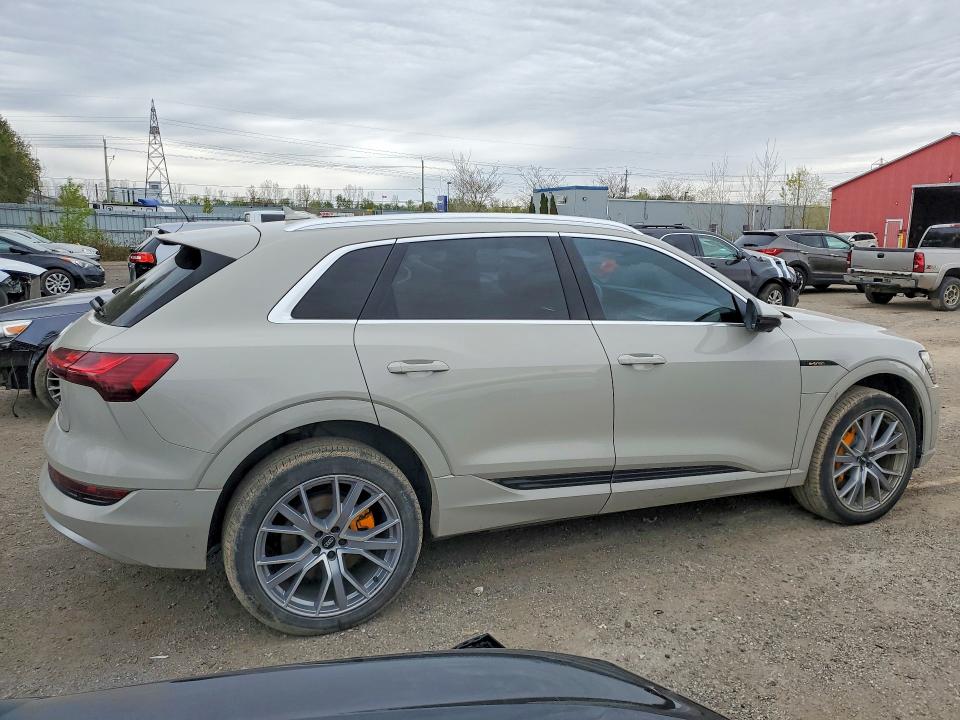 2019 Audi E-tron მანქანა იყიდება აუქციონზე, vin: WA1VAAGE3KB015667, აუქციონის ნომერი: 52663596