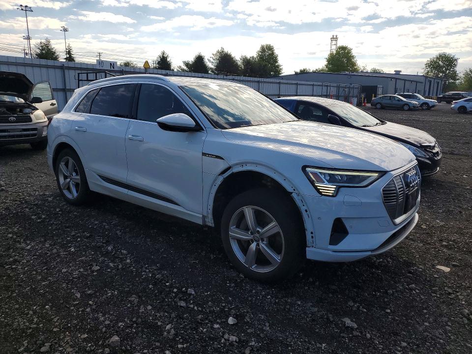 Продаж на аукціоні авто 2019 Audi E-tron, vin: WA1VABGE1KB017214, номер лоту: 53086986