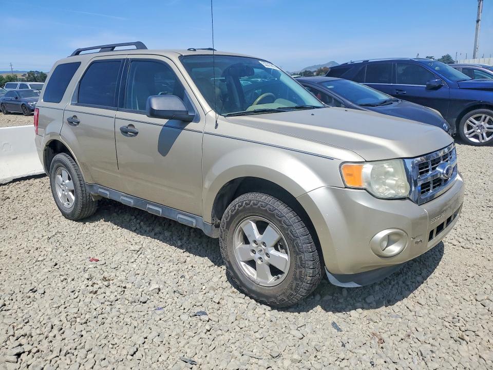 53313616 :رقم المزاد ، 1FMCU0D75BKB57776 vin ، 2011 Ford Escape مزاد بيع