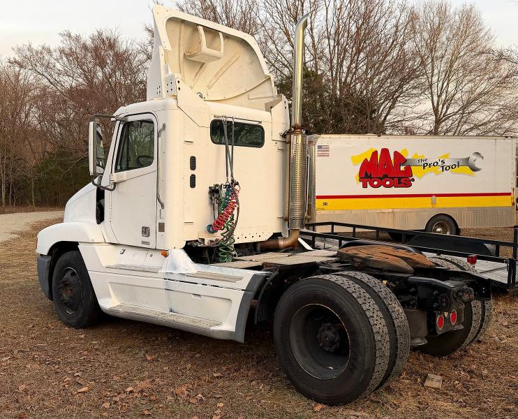 54915686 :رقم المزاد ، 1FUBBAA862PJ88345 vin ، 2002 Freightliner Conventional مزاد بيع