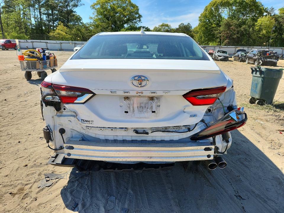52176156 :رقم المزاد ، 4T1T11AK3MU599616 vin ، 2021 Toyota Camry مزاد بيع