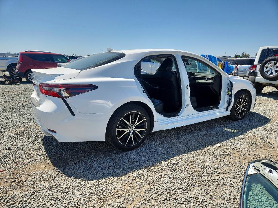 54150666 :رقم المزاد ، 4T1G11AK8MU536903 vin ، 2021 Toyota Camry مزاد بيع