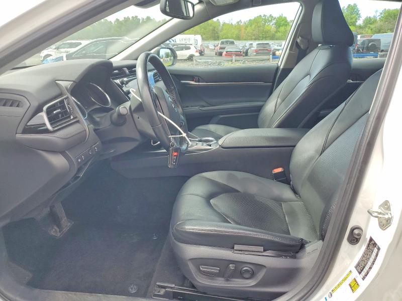 53651946 :رقم المزاد ، 4T1F11BK4LU010972 vin ، 2020 Toyota Camry مزاد بيع