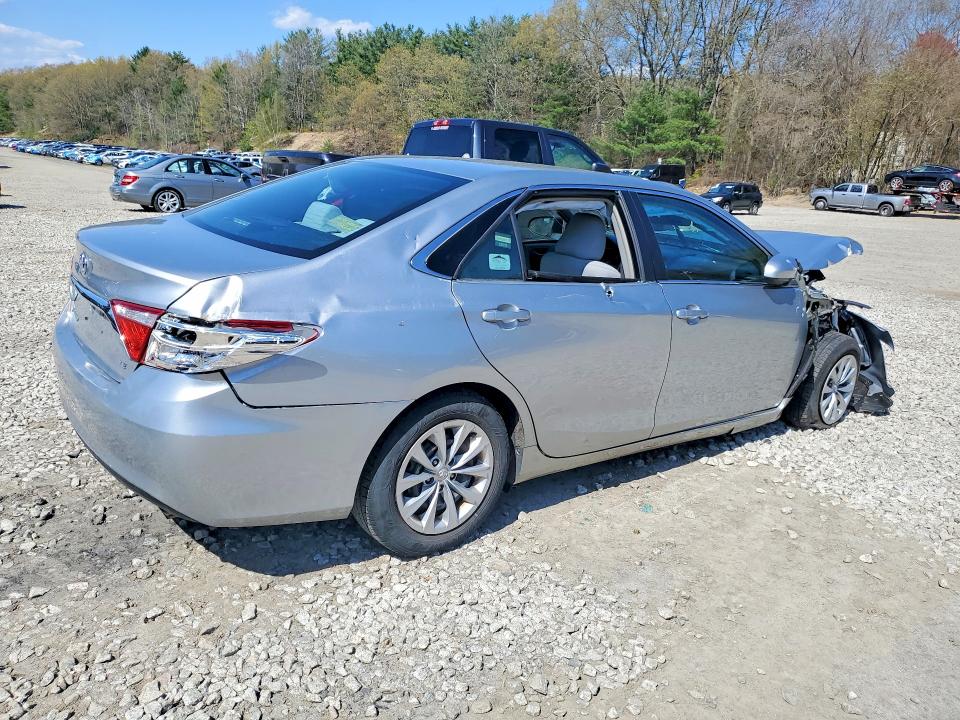 52607676 :رقم المزاد ، 4T1BF1FK5HU682363 vin ، 2017 Toyota Camry مزاد بيع