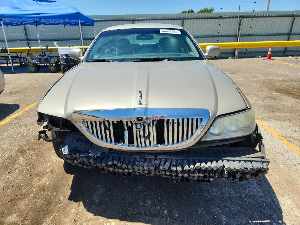 53301726 :رقم المزاد ، 2LNBL8CV5AX750840 vin ، 2010 Lincoln Town Car مزاد بيع
