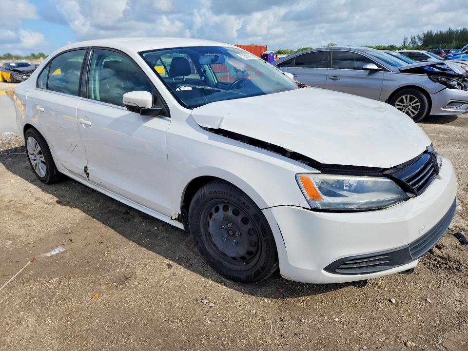 53508426 :رقم المزاد ، 3VWDP7AJ0DM394855 vin ، 2013 Volkswagen Jetta مزاد بيع