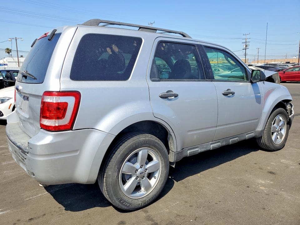 52021156 :رقم المزاد ، 1FMCU0D77BKA27787 vin ، 2011 Ford Escape مزاد بيع