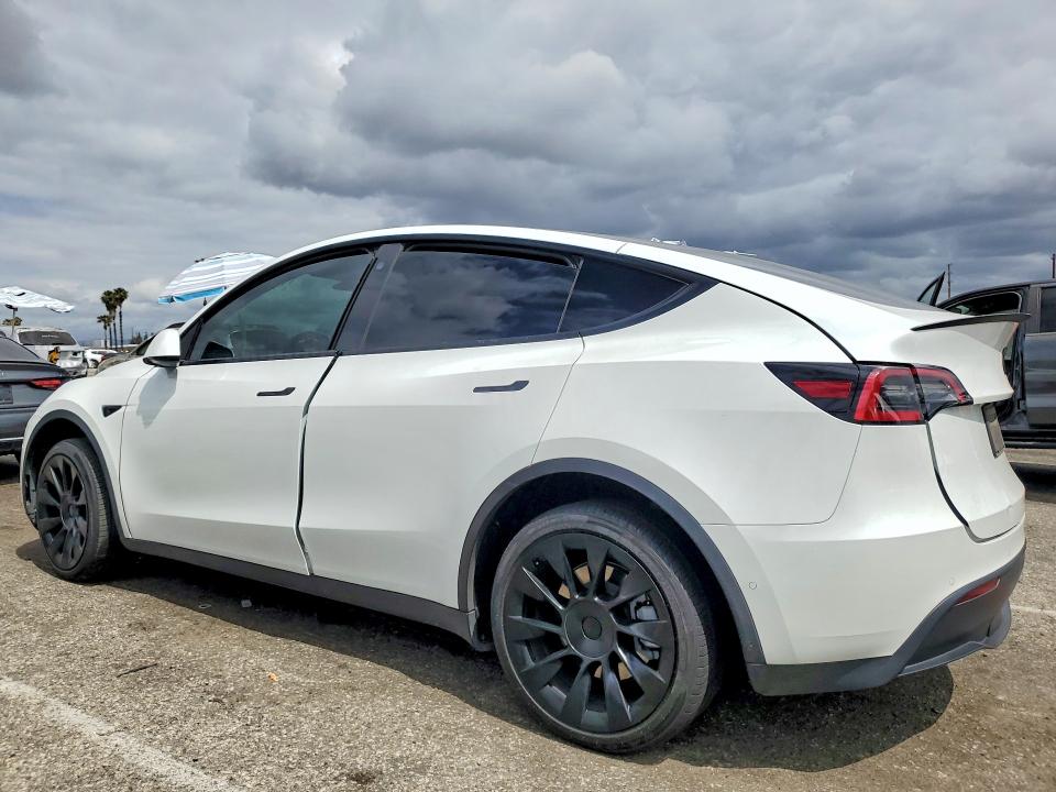 55401266 :رقم المزاد ، 7SAYGDEE2NF318918 vin ، 2022 Tesla Model Y مزاد بيع