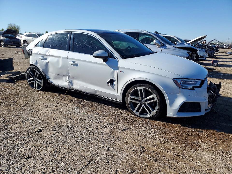 53122806 :رقم المزاد ، WAUJ8GFF0J1011249 vin ، 2018 Audi A3 مزاد بيع