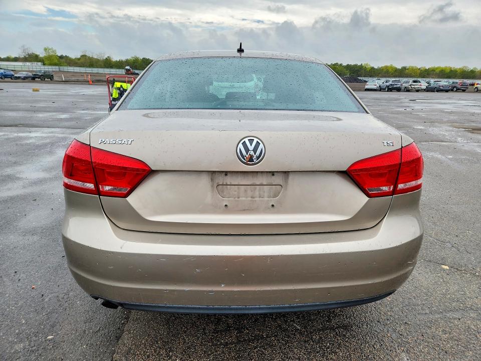 53529266 :رقم المزاد ، 1VWAT7A31FC072763 vin ، 2015 Volkswagen Passat مزاد بيع