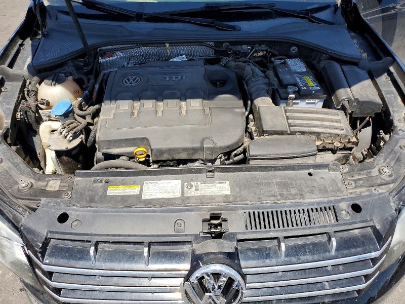 53131806 :رقم المزاد ، 1VWBV7A33FC008996 vin ، 2015 Volkswagen Passat مزاد بيع