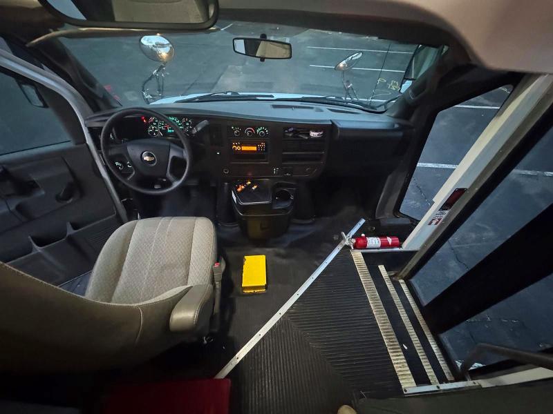 2017 Chev Express G3500 მანქანა იყიდება აუქციონზე, vin: 1GB3GRBGXH1105601, აუქციონის ნომერი: 53760426