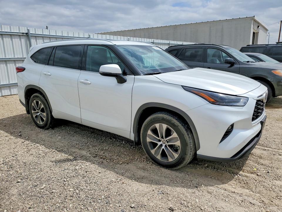 Продажа на аукционе авто 2022 Toyota Highlander, vin: 5TDGZRBHXNS561502, номер лота: 52427546