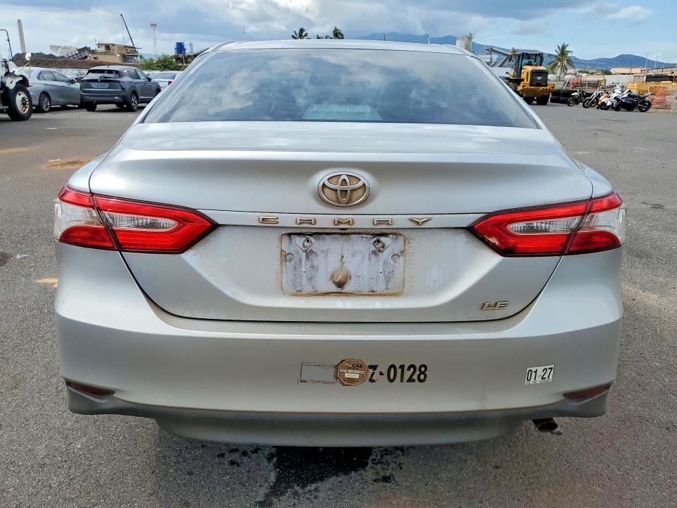 52378506 :رقم المزاد ، 4T1B11HKXJU553777 vin ، 2018 Toyota Camry مزاد بيع
