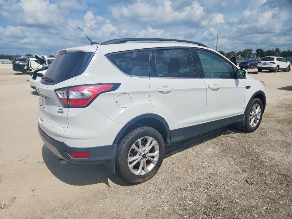 53181386 :رقم المزاد ، 1FMCU9GD0JUC88901 vin ، 2018 Ford Escape مزاد بيع