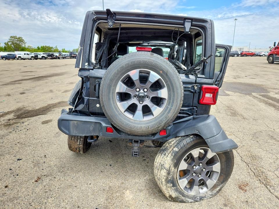 53051036 :رقم المزاد ، 1C4HJXEGXJW111510 vin ، 2018 Jeep Wrangler Unlimited مزاد بيع
