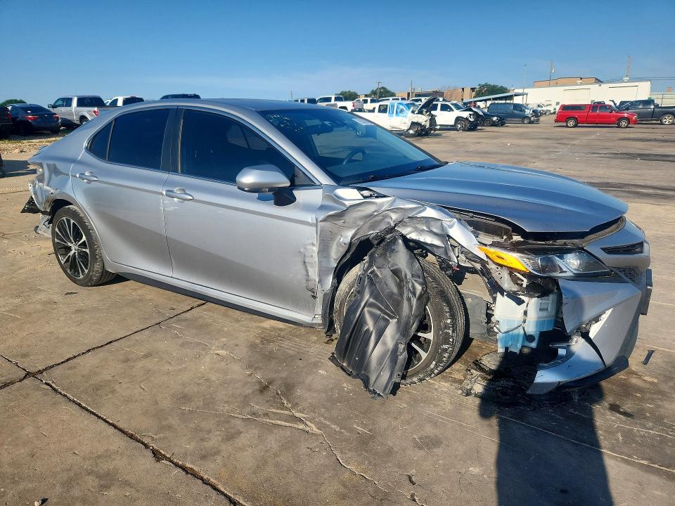 55520616 :رقم المزاد ، 4T1G11AK2LU333536 vin ، 2020 Toyota Camry مزاد بيع