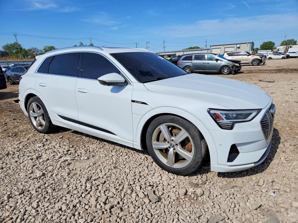 53371086 :رقم المزاد ، WA1LAAGE6KB023723 vin ، 2019 Audi E-tron مزاد بيع
