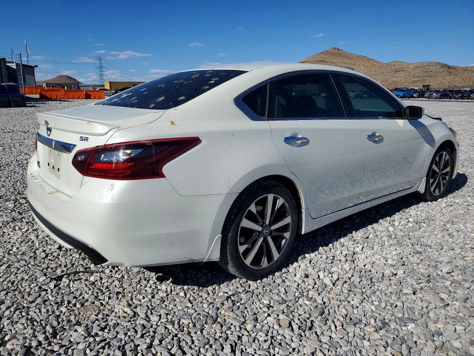 2017 Nissan Altima მანქანა იყიდება აუქციონზე, vin: 1N4AL3AP7HC277608, აუქციონის ნომერი: 54143116