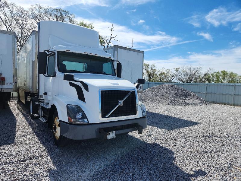 2017 Volvo Vnl მანქანა იყიდება აუქციონზე, vin: 4V4N39TG6HN988155, აუქციონის ნომერი: 46200546