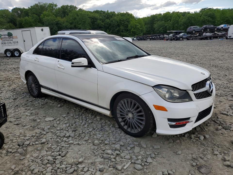 Продажа на аукционе авто 2013 Mercedes-benz C, vin: WDDGF8AB3DG128621, номер лота: 55073316
