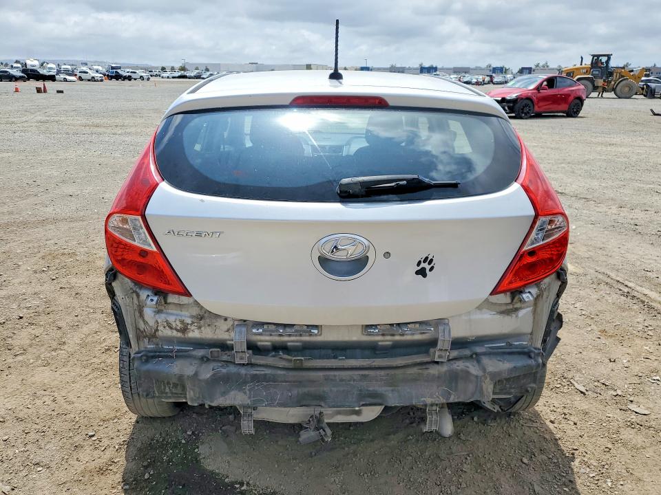 2013 Hyundai Accent მანქანა იყიდება აუქციონზე, vin: KMHCT5AE1DU081564, აუქციონის ნომერი: 53671276