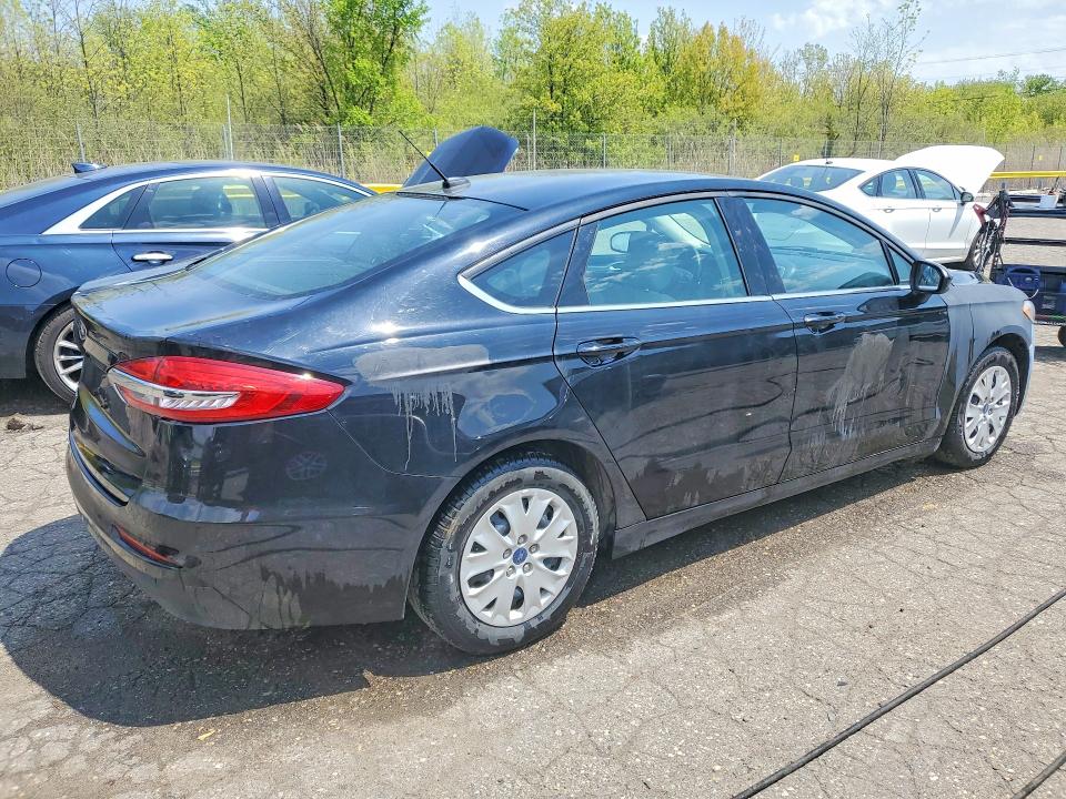 53102506 :رقم المزاد ، 3FA6P0G70KR217808 vin ، 2019 Ford Fusion مزاد بيع