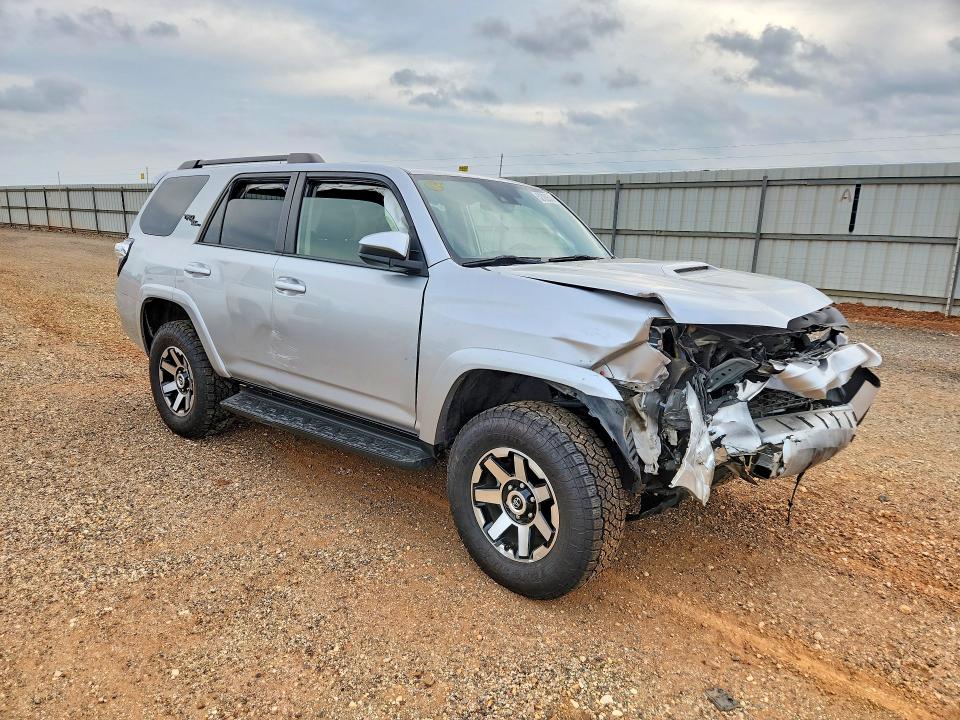 52783536 :رقم المزاد ، JTEPU5JR9N6006148 vin ، 2022 Toyota 4runner مزاد بيع