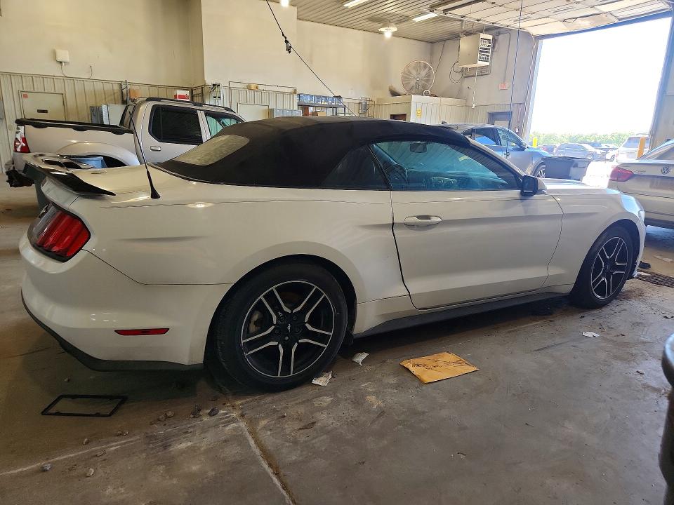 53240386 :رقم المزاد ، 1FATP8UH0G5216893 vin ، 2016 Ford Mustang مزاد بيع