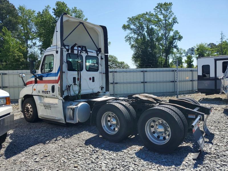 48545096 :رقم المزاد ، 1FUJGEDR6HLHP3261 vin ، 2017 Freigliner Cascadia 125 مزاد بيع