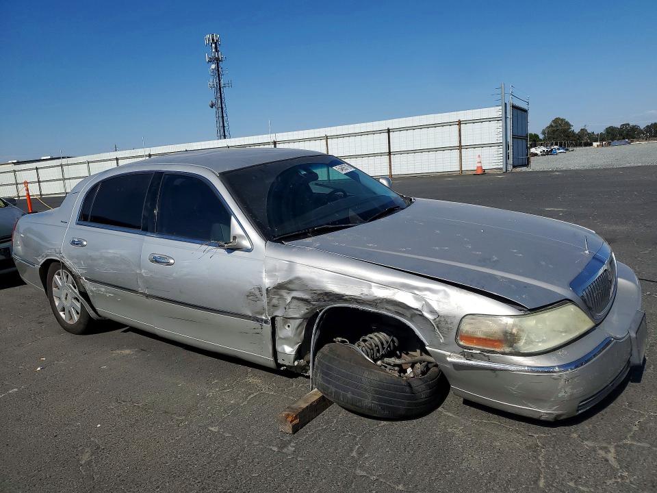 Продажа на аукционе авто 2003 Lincoln Town Car, vin: 1LNHM81W13Y655536, номер лота: 54695716