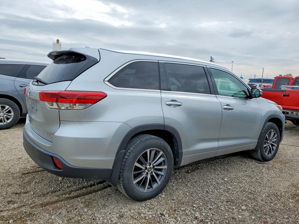 Продаж на аукціоні авто 2018 Toyota Highlander, vin: 5TDJZRFH2JS523403, номер лоту: 53100446