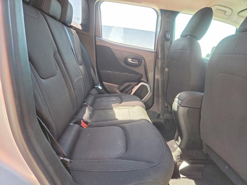 52676726 :رقم المزاد ، ZACCJBAB0JPG82444 vin ، 2018 Jeep Renegade مزاد بيع