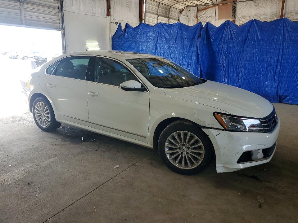 55390826 :رقم المزاد ، 1VWBT7A30HC012075 vin ، 2017 Volkswagen Passat مزاد بيع