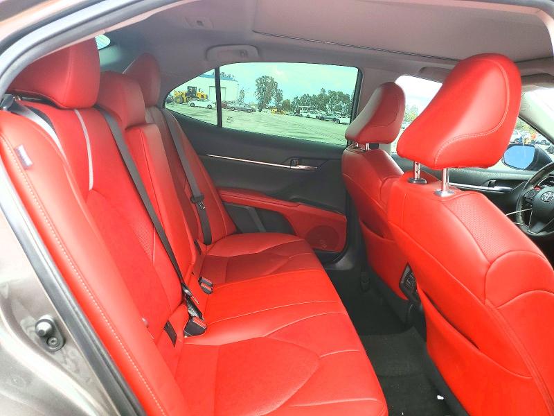 51902296 :رقم المزاد ، 4T1KZ1AK4MU055212 vin ، 2021 Toyota Camry مزاد بيع