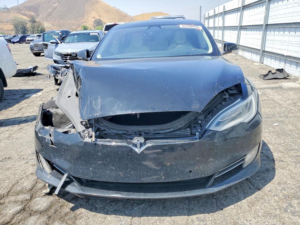 52448956 :رقم المزاد ، 5YJSA1E20JF260357 vin ، 2018 Tesla Model S مزاد بيع