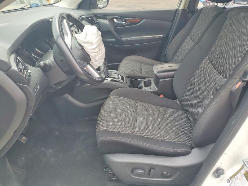51512586 :رقم المزاد ، JN1BJ1CRXHW105808 vin ، 2017 Nissan Rogue Sport مزاد بيع