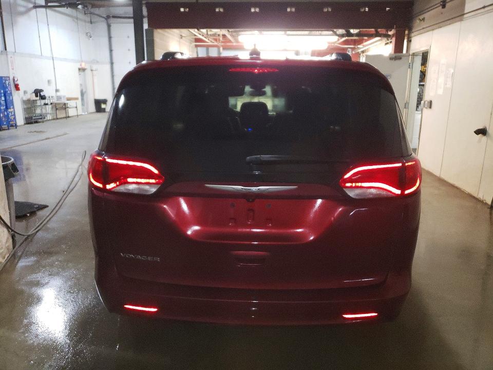 52726556 :رقم المزاد ، 2C4RC1DG2MR512978 vin ، 2021 Chrysler Voyager مزاد بيع