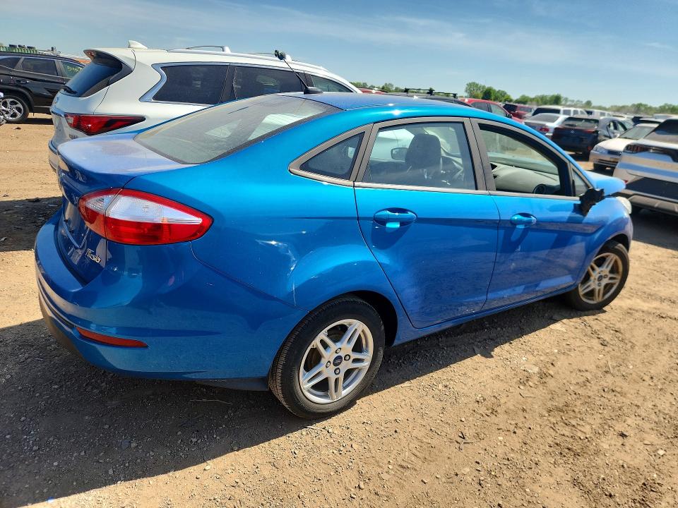 55214826 :رقم المزاد ، 3FADP4BJ8HM167974 vin ، 2017 Ford Fiesta مزاد بيع