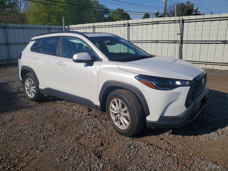 52393806 :رقم المزاد ، 7MUBAABG7NV013280 vin ، 2022 Toyota Corolla Cross مزاد بيع