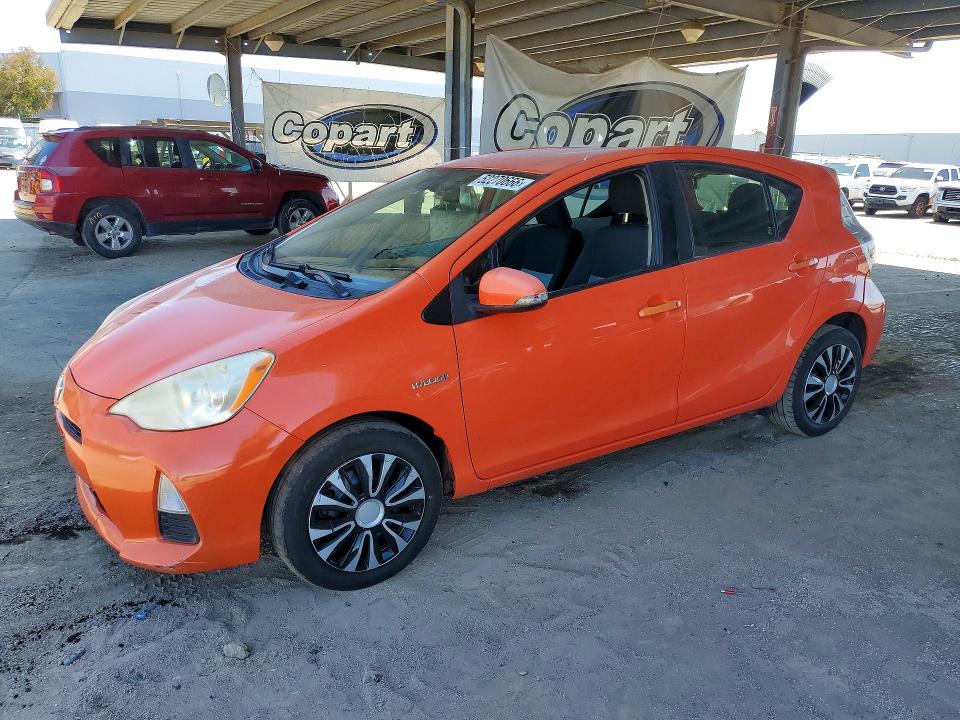 52270666 :رقم المزاد ، JTDKDTB36D1034739 vin ، 2013 Toyota Prius C مزاد بيع