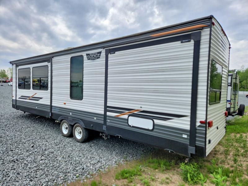 50794596 :رقم المزاد ، 4X4TWDM27MM060106 vin ، 2021 Wildwood Recreational Vehicle (rv) مزاد بيع